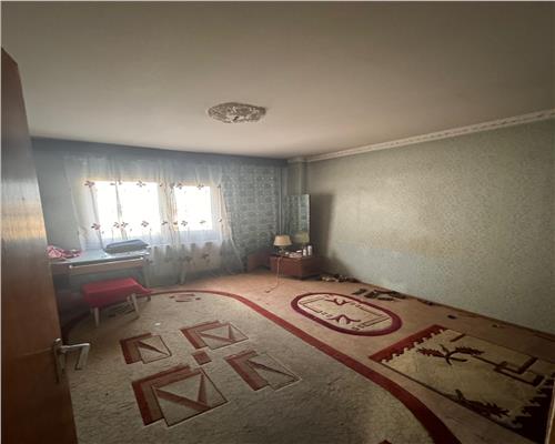 Apartament 4 camere , P ta Mihai Viteazul , boxa proprie , zona centrala, Ploiesti