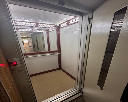 Apartament 4 camere , P ta Mihai Viteazul , boxa proprie , zona centrala, Ploiesti