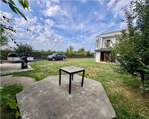 Vila 4 camere plus 2 terase, in Lipanesti, la 10 km de Ploiesti.