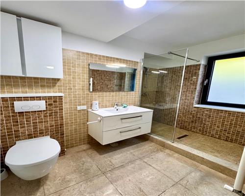 Apartament 3 camere, 3 balcoane, garaj subteran, Ploiesti, Republicii.