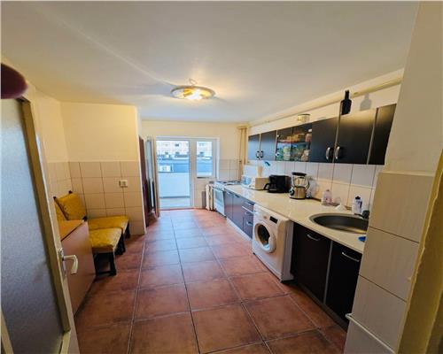 Apartament 4 camere 80mp , P ta Mihai Viteazul , zona centrala, Ploiesti