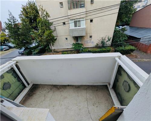 Apartament 4 camere 80mp , P ta Mihai Viteazul , zona centrala, Ploiesti