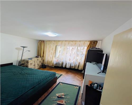 Apartament 4 camere 80mp , P ta Mihai Viteazul , zona centrala, Ploiesti