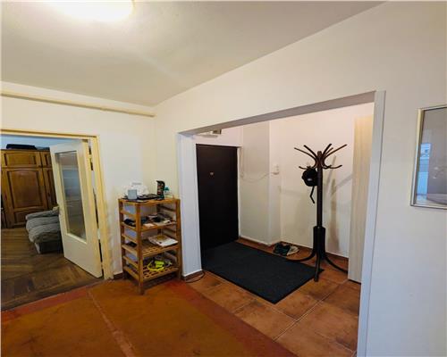 Apartament 4 camere 80mp , P ta Mihai Viteazul , zona centrala, Ploiesti