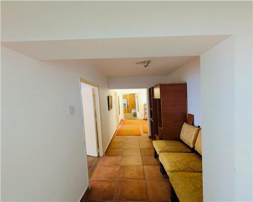 Apartament 4 camere 80mp , P ta Mihai Viteazul , zona centrala, Ploiesti