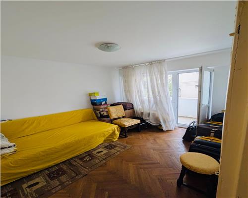 Apartament 4 camere 80mp , P ta Mihai Viteazul , zona centrala, Ploiesti