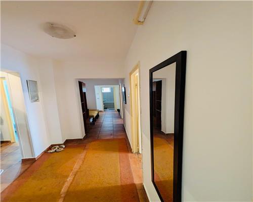 Apartament 4 camere 80mp , P ta Mihai Viteazul , zona centrala, Ploiesti