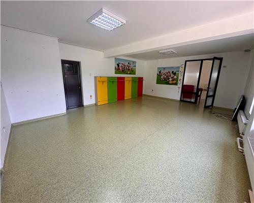 Imobil P+M si curte, pretabil pentru diferite activitati comerciale, Ploiesti, central.