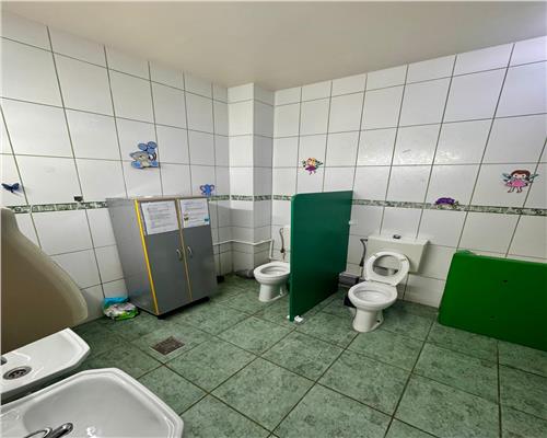 Imobil P+M si curte, pretabil pentru diferite activitati comerciale, Ploiesti, central.