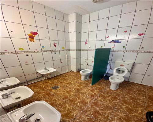 Imobil P+M si curte, pretabil pentru diferite activitati comerciale, Ploiesti, central.