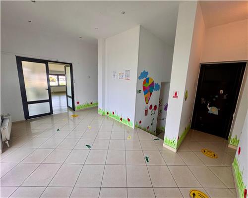 Imobil P+M si curte, pretabil pentru diferite activitati comerciale, Ploiesti, central.