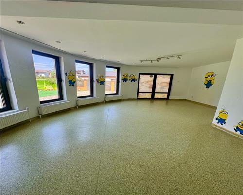 Imobil P+M si curte, pretabil pentru diferite activitati comerciale, Ploiesti, central