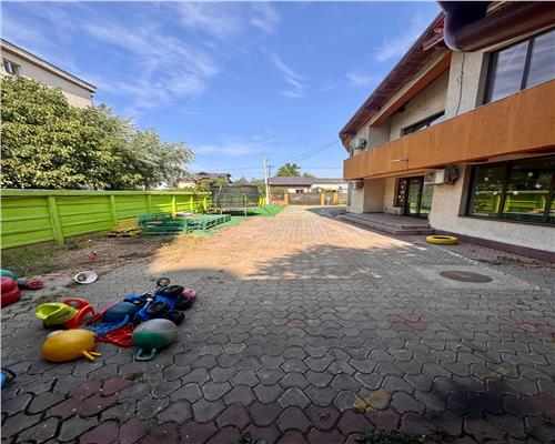 Imobil P+M si curte, pretabil pentru diferite activitati comerciale, Ploiesti, central