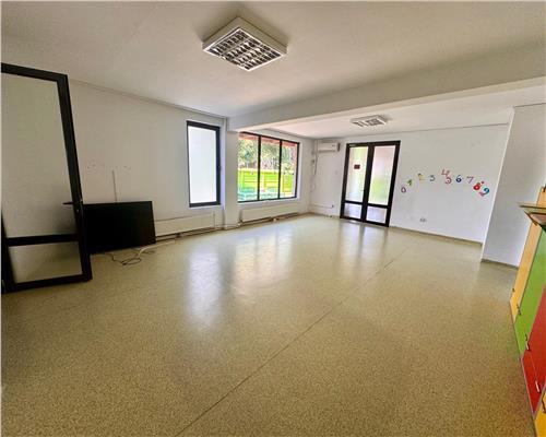 Imobil P+M si curte, pretabil pentru diferite activitati comerciale, Ploiesti, central