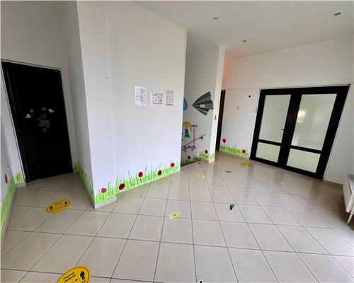 Imobil P+M si curte, pretabil pentru diferite activitati comerciale, Ploiesti, central