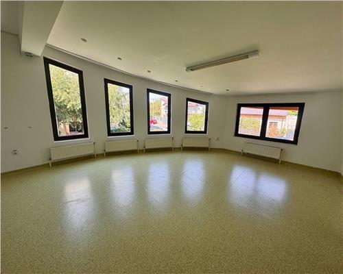 Imobil P+M si curte, pretabil pentru diferite activitati comerciale, Ploiesti, central