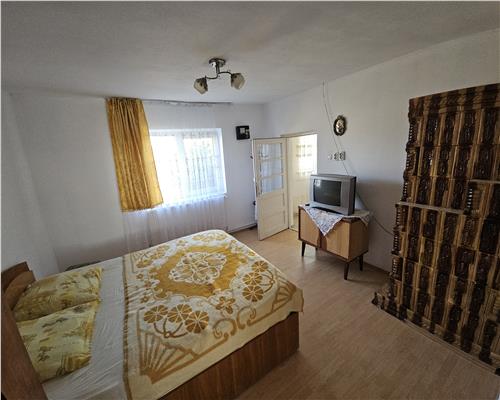 Casa 2 camere, in Lipanesti, zona primariei