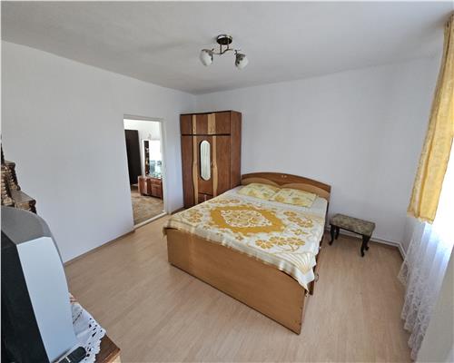 Casa 2 camere, in Lipanesti, zona primariei