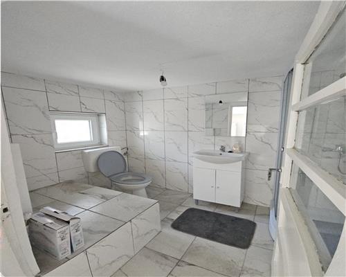 Casa 2 camere, in Lipanesti, zona primariei