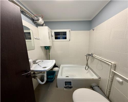 Spatiu comercial cu vitrina stradala, in Ploiesti, zona Mall Afi