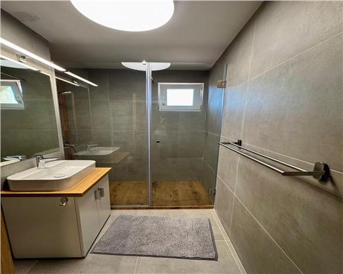 Apartament 2 camere, parcare proprie, prima inchiriere, Ploiesti, ultracentral