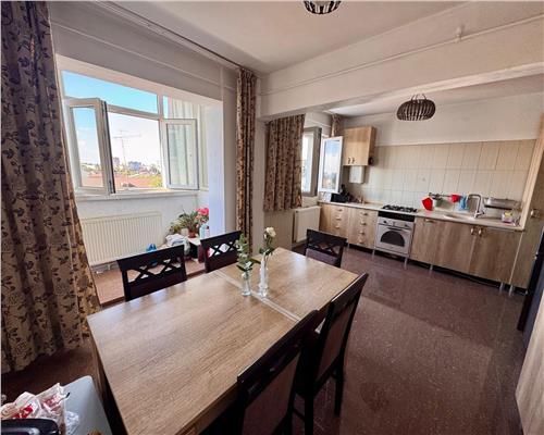 Apartament 3 camere, 2 bai, In Ploiesti, zona Republicii