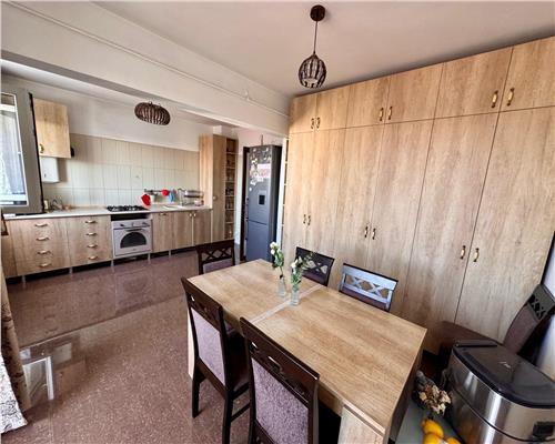 Apartament 3 camere, 2 bai, In Ploiesti, zona Republicii