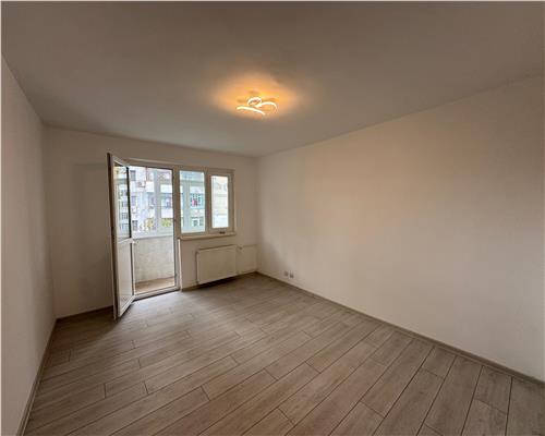 Apartament 2 camere decomandat renovat Vest Ploiesti