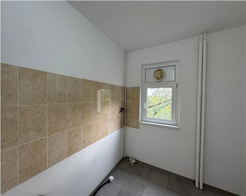 Apartament 2 camere decomandat renovat Vest Ploiesti
