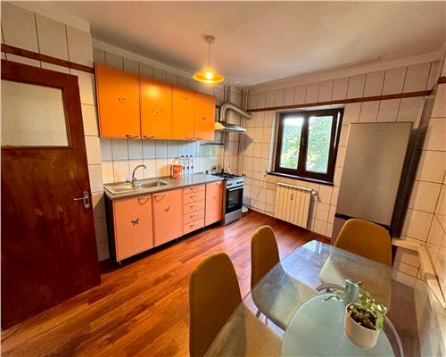 Apartament 3 camere, decomandat, Ploiesti, zona Gh. Doja.