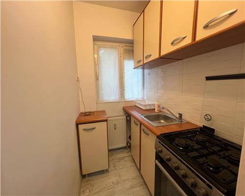 Garsoniera proaspat renovata, zona 9 mai , Ploiesti