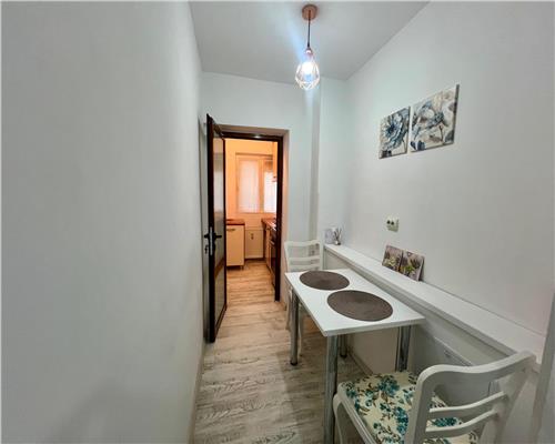 Garsoniera proaspat renovata, zona 9 mai , Ploiesti