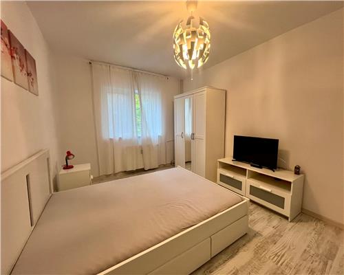 Garsoniera proaspat renovata, zona 9 mai , Ploiesti