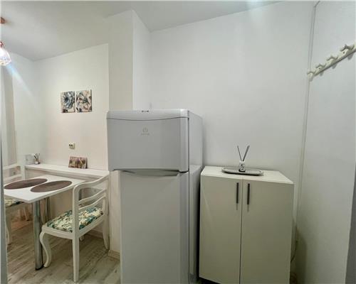 Garsoniera proaspat renovata, zona 9 mai , Ploiesti