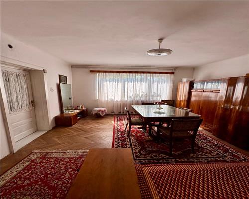 Casa 3 camere plus dependinte, in Ploiesti, zona Cantacuzino.
