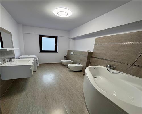 Apartament 3 camere 116 mp, 2 locuri de parcare, Ploiesti, cartier Albert.