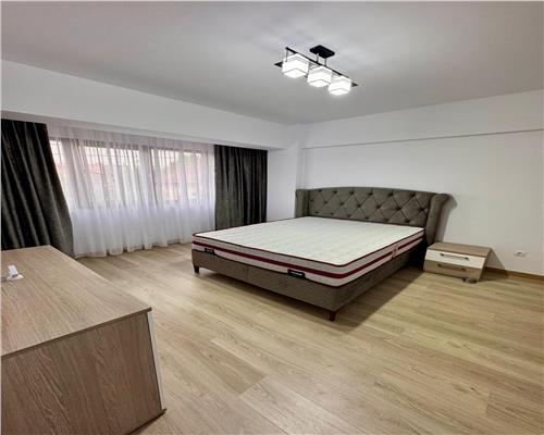 Apartament 3 camere 116 mp, 2 locuri de parcare, Ploiesti, cartier Albert.