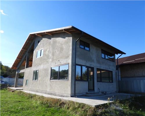 Casa P+M, 4 camere, 215mp, Comuna Plopu
