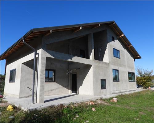 Casa P+M, 4 camere, 215mp, Comuna Plopu