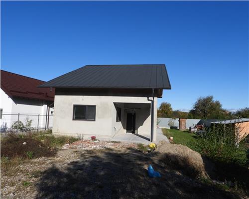 Casa P+M, 4 camere, 215mp, Comuna Plopu