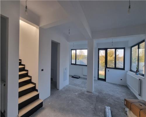 Casa P+M, 4 camere, 215mp, Comuna Plopu