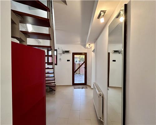 Casa 5 camere, P+M, partial mobilata, 2 garaje, In Ploiesti, zona Mihai Bravu