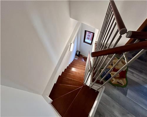 Casa 5 camere, P+M, partial mobilata, 2 garaje, In Ploiesti, zona Mihai Bravu