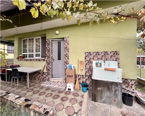 Vanzare casa 6 camere, in Baicoi, teren 1800 MP