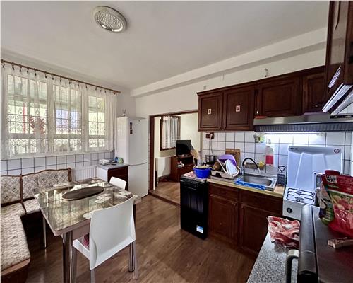 Vanzare casa 6 camere, in Baicoi, teren 1800 MP