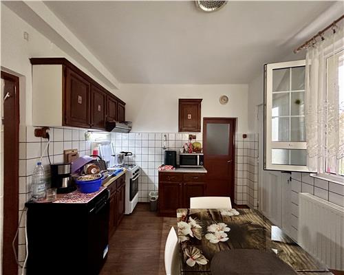 Vanzare casa 6 camere, in Baicoi, teren 1800 MP