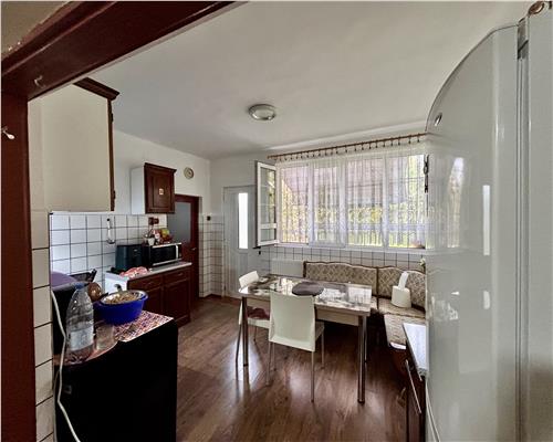 Vanzare casa 6 camere, in Baicoi, teren 1800 MP