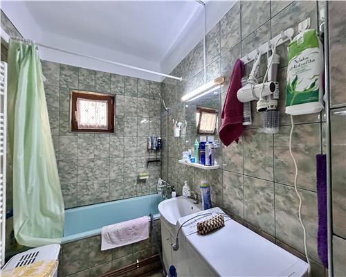 Vanzare casa 6 camere, in Baicoi, teren 1800 MP