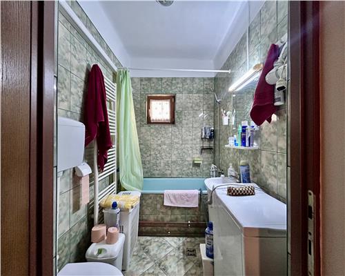 Vanzare casa 6 camere, in Baicoi, teren 1800 MP
