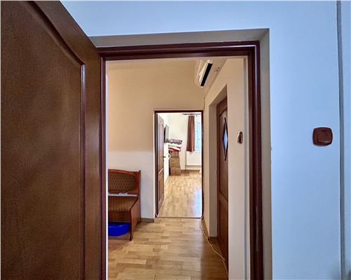 Vanzare casa 6 camere, in Baicoi, teren 1800 MP